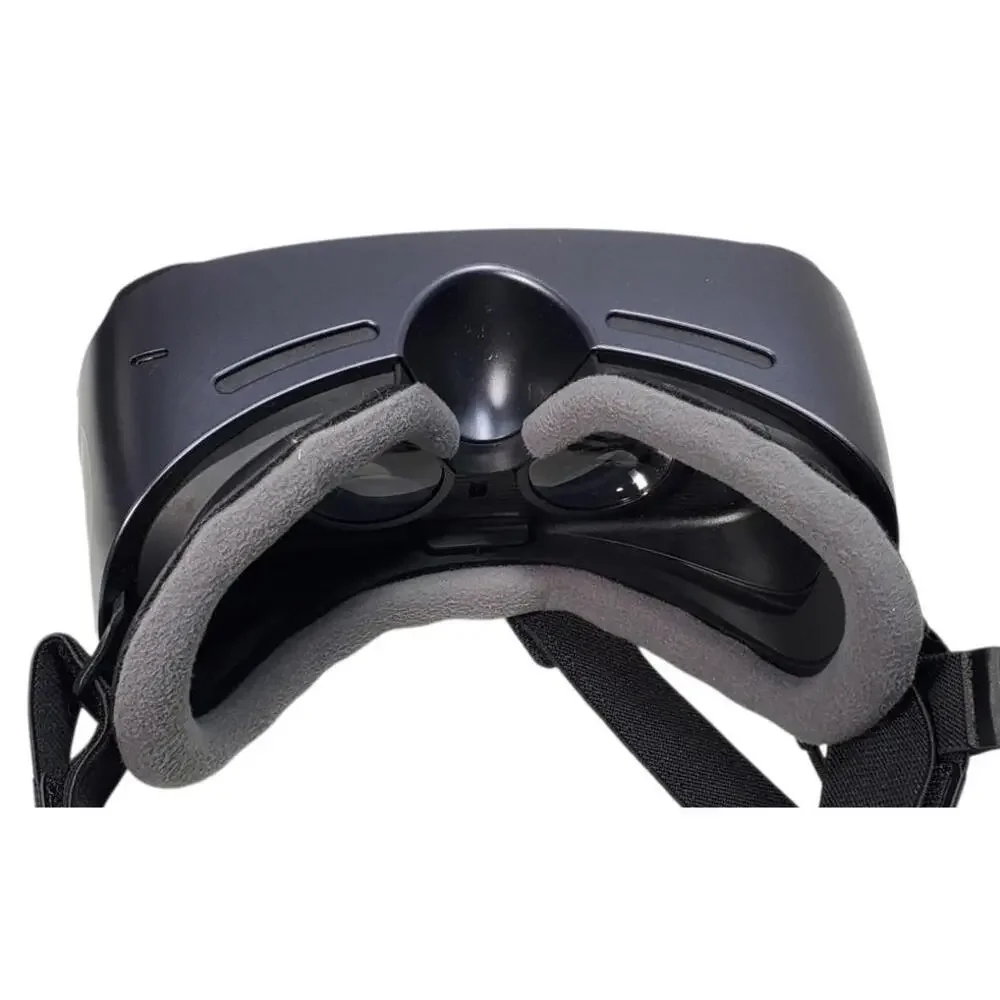 Samsung Gear VR with Controller Powered by Oculus with Original Box SM-R324